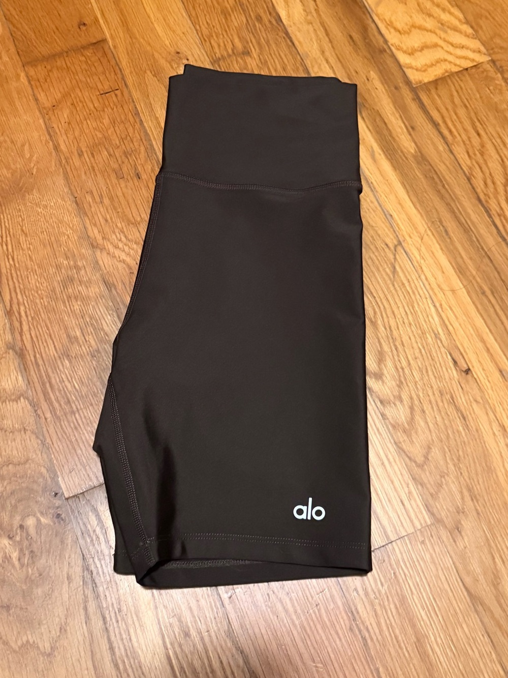 ALO Yoga High-Rise Bike Shorts in Dark Brown